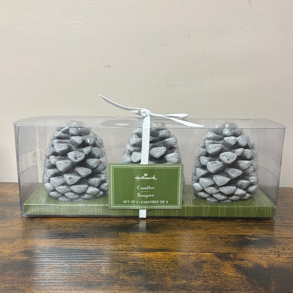 Hallmark Snowy Pinecone Candle Set